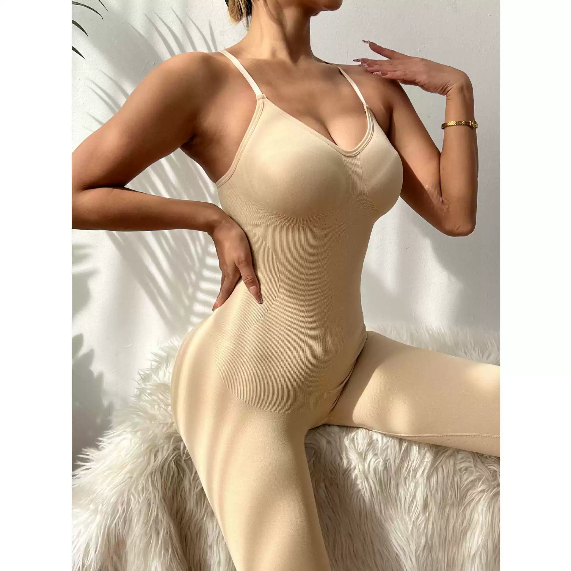 Ladies\' seamless halter body-shaping jumpsuit, with a cinched abdomen, cinched waist, lifted buttocks, open-crotch, eight-piece pants, tight body-shaping garment
